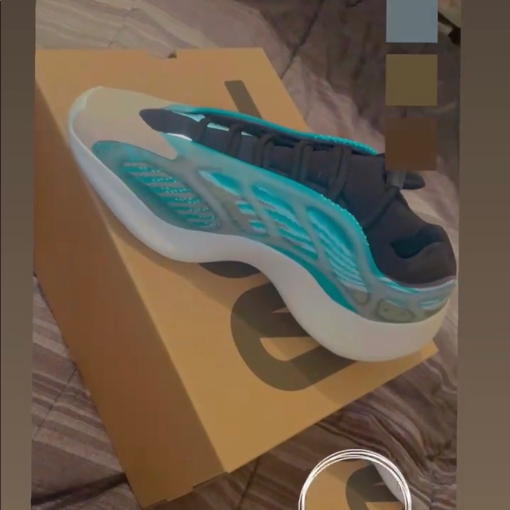 Yeezys 700 v3